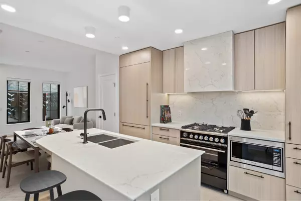 Vancouver, BC V5Y 4B4,197 W King Edward Ave ST