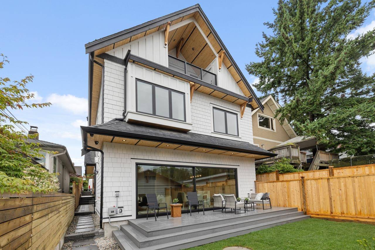 2247 Parker ST #2, Vancouver, BC V5L 2L8