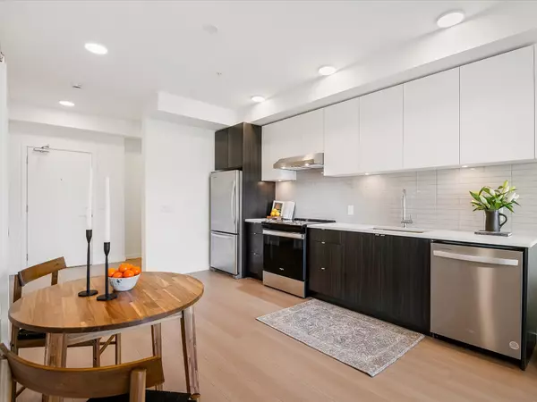 Squamish, BC V8B 0C3,37994 Second AVE #504