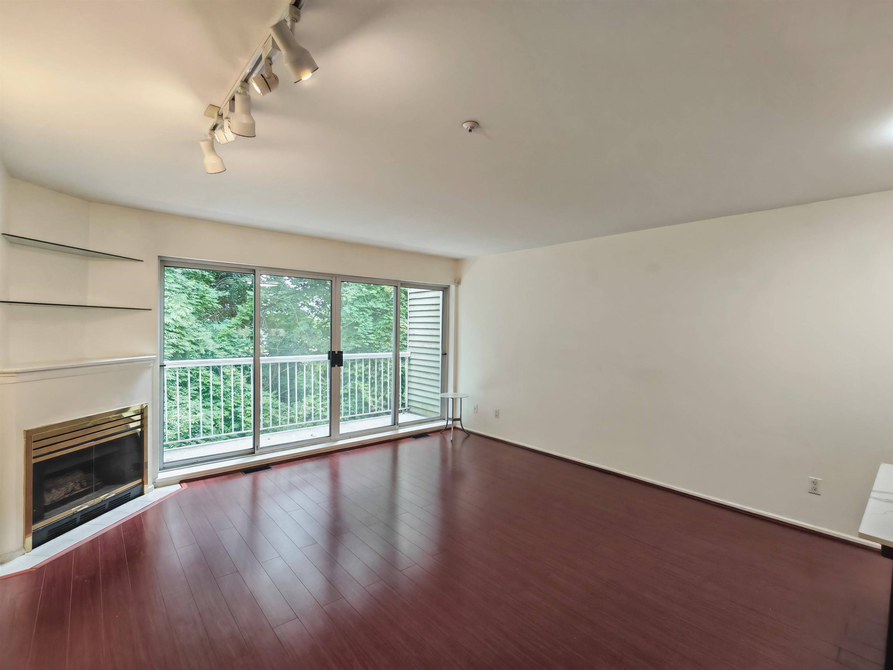 Vancouver, BC V5S 4S4,3350 Cobblestone AVE
