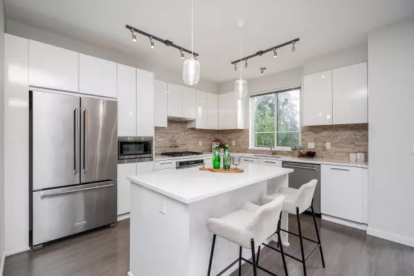 Coquitlam, BC V3E 0N2,3500 Burke Village Promenade #140