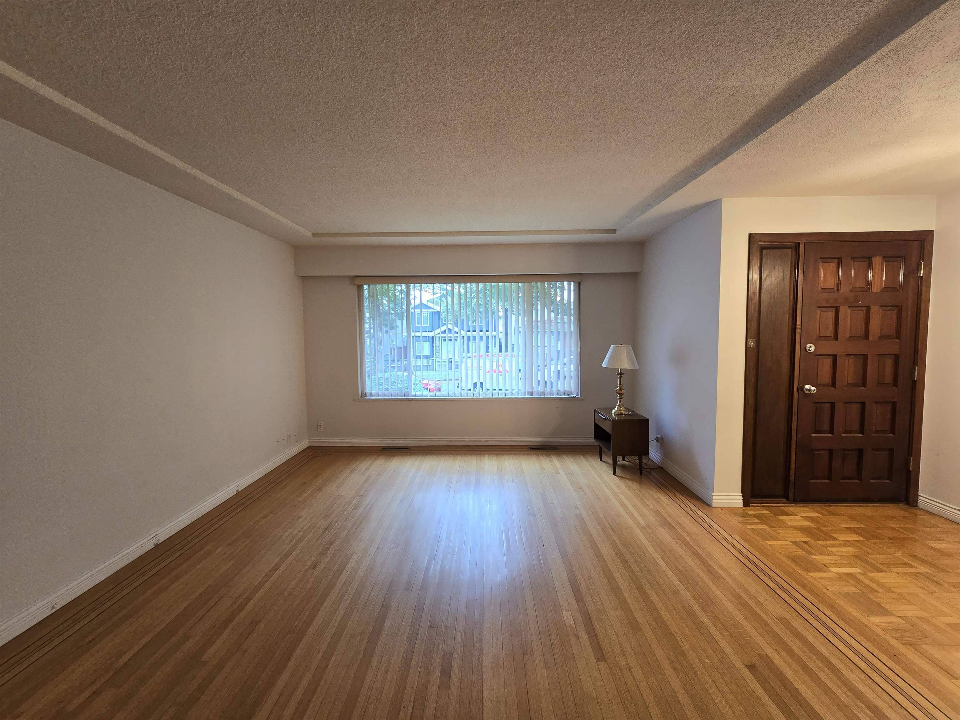 Vancouver, BC V5R 5P8,3369 Price ST