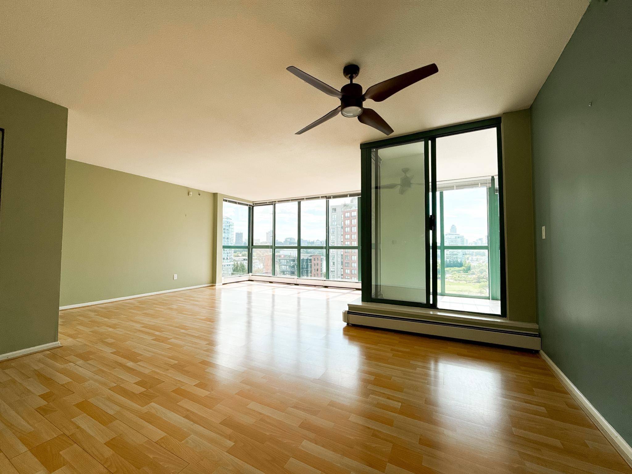 Vancouver, BC V6B 5Z4,212 Davie ST #1103