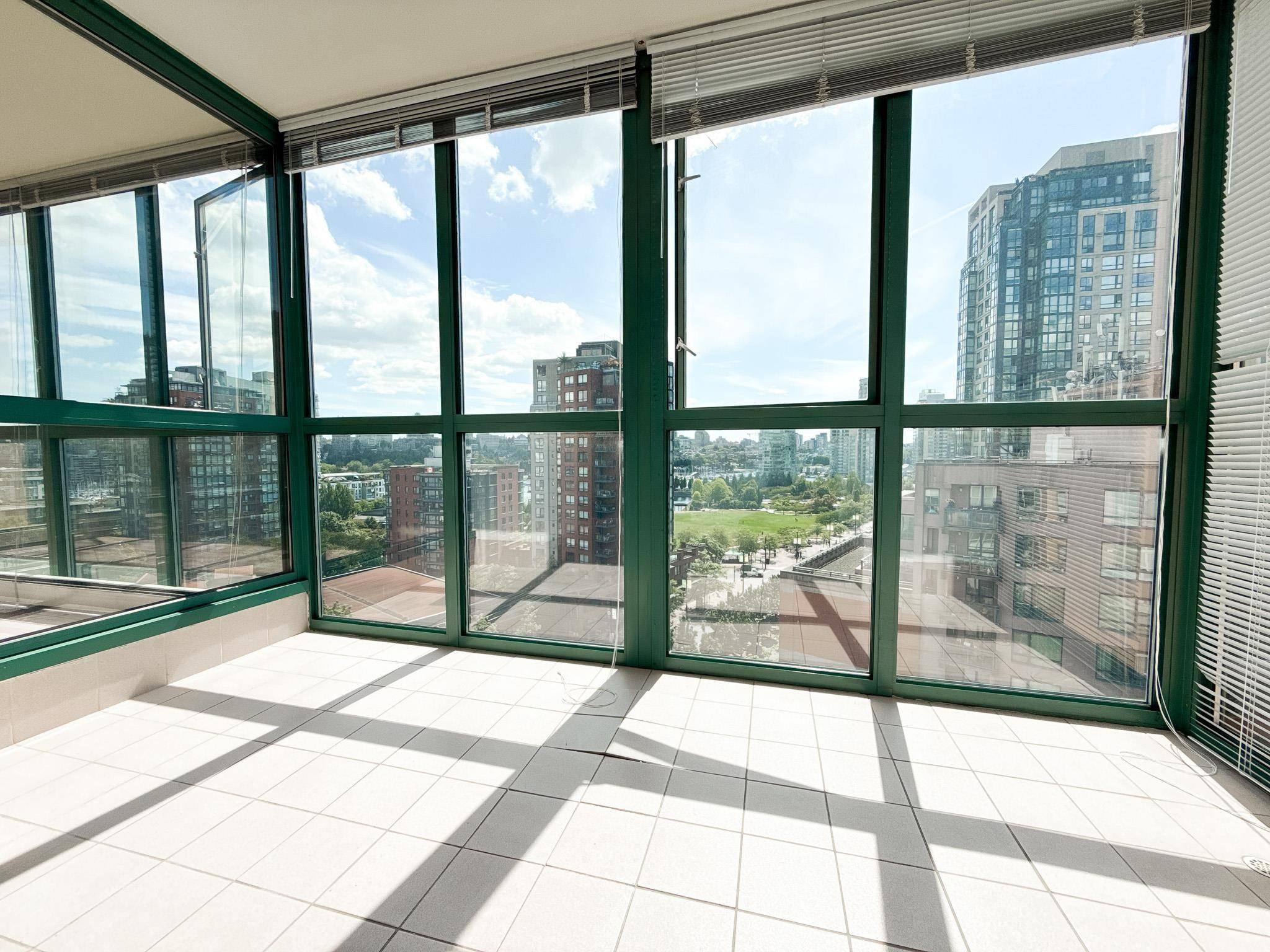 Vancouver, BC V6B 5Z4,212 Davie ST #1103