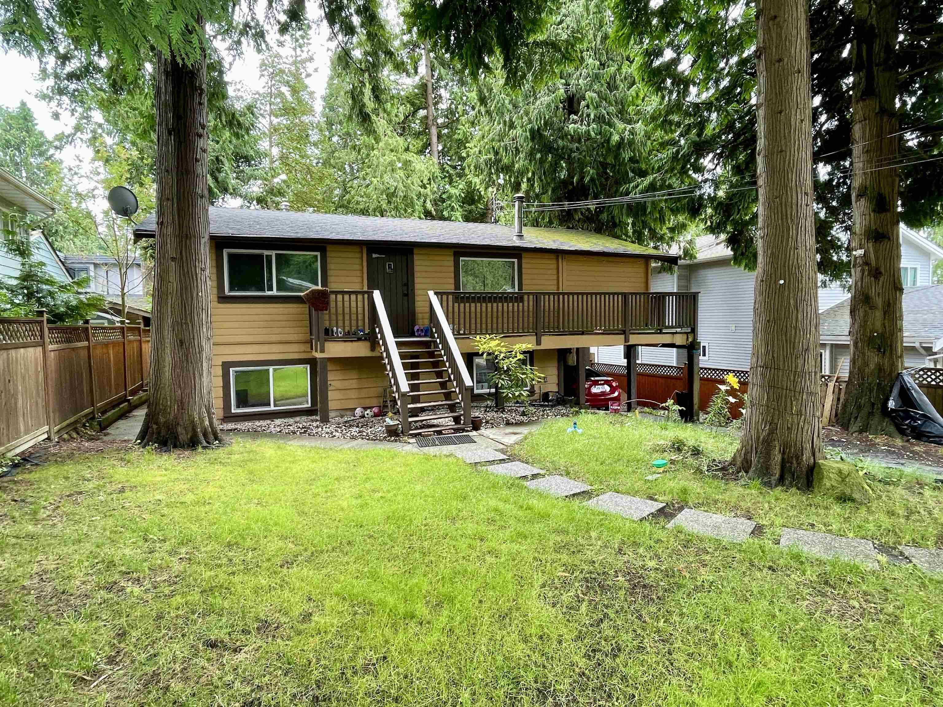 12730 15a AVE, Surrey, BC V4A 1M1