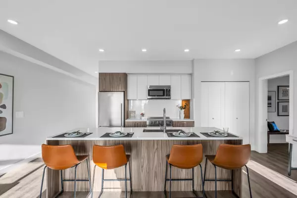 Burnaby, BC V5B 1R2,5535 Hastings ST #404