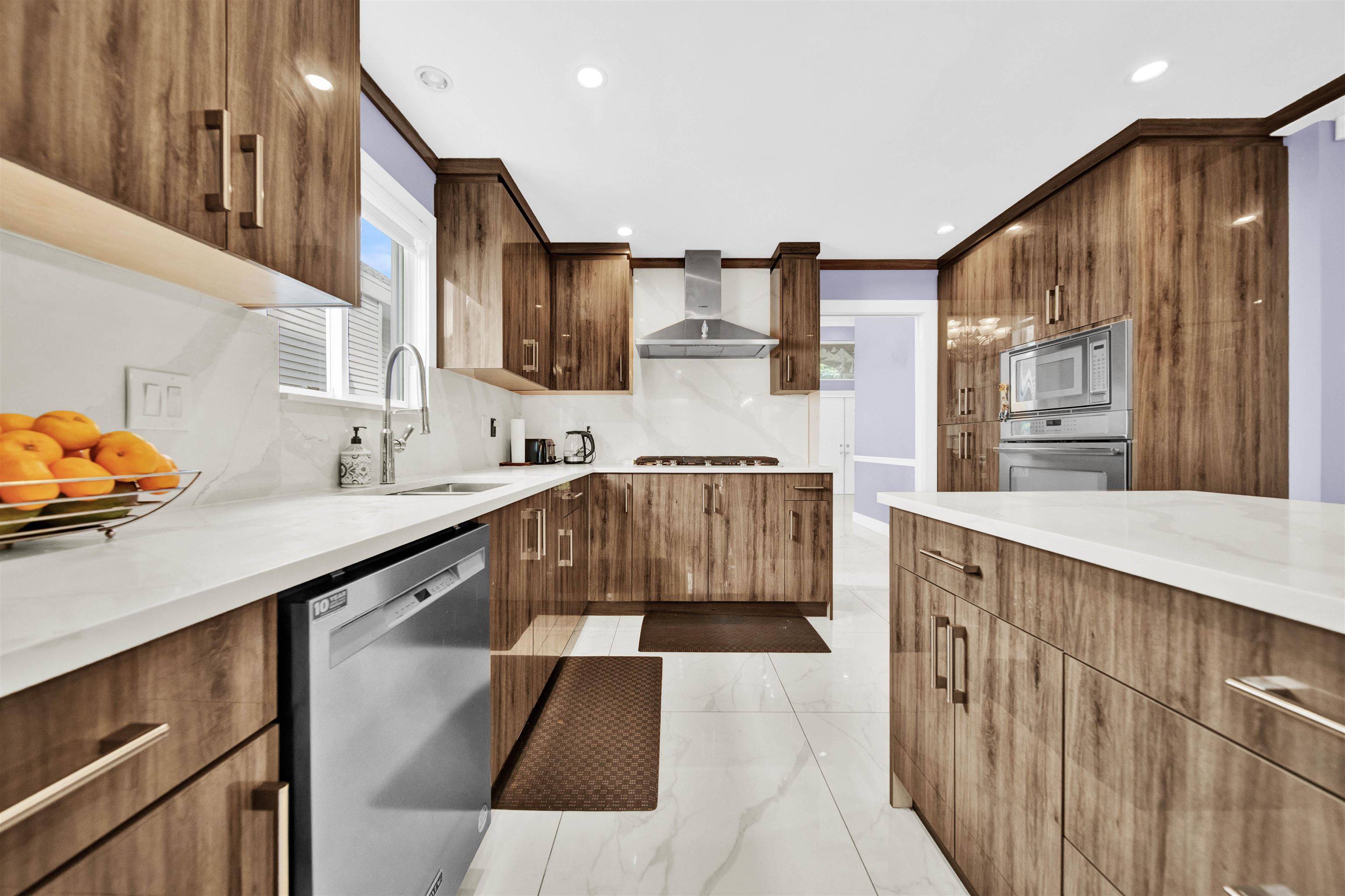 10902 84 AVE Delta, BC V4C 2L4