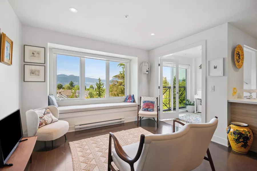 4463 W 10th AVE #306, Vancouver, BC V6R 2H8