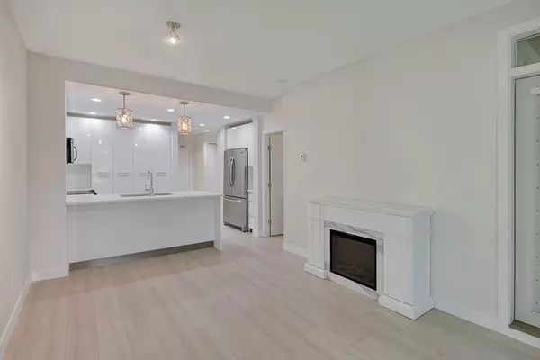 733 W 3rd ST #404, North Vancouver, BC V7M 0C8