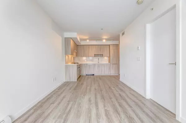 Surrey, BC V3T 0S1,13350 Central AVE #910