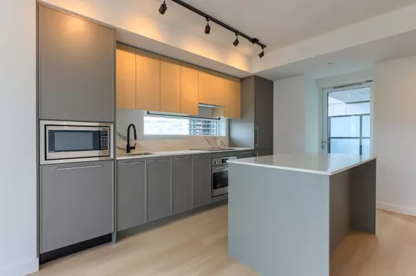 Surrey, BC V3T 0V7,13725 George Junction #1609