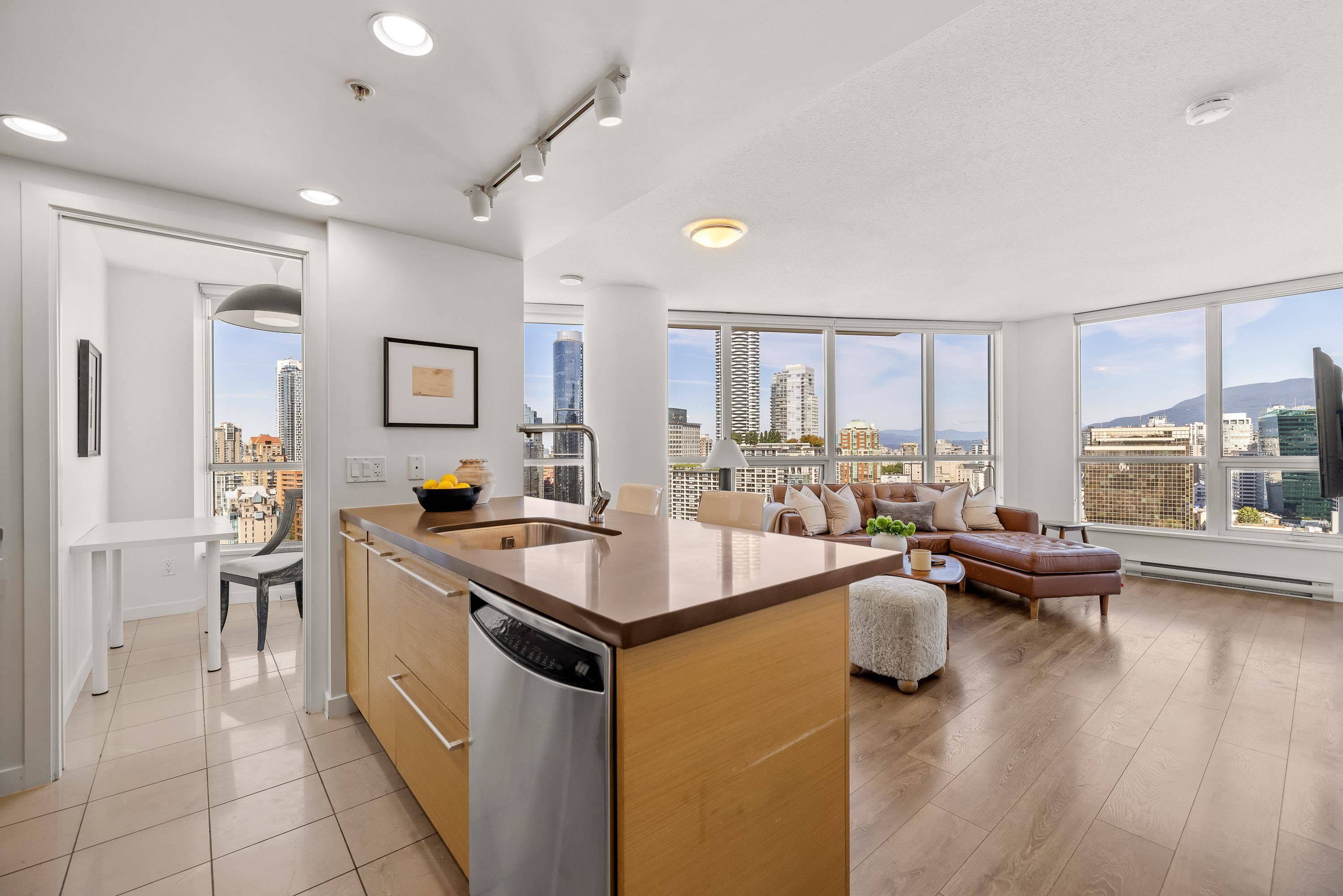 Vancouver, BC V6B 0G4,833 Seymour ST #2409