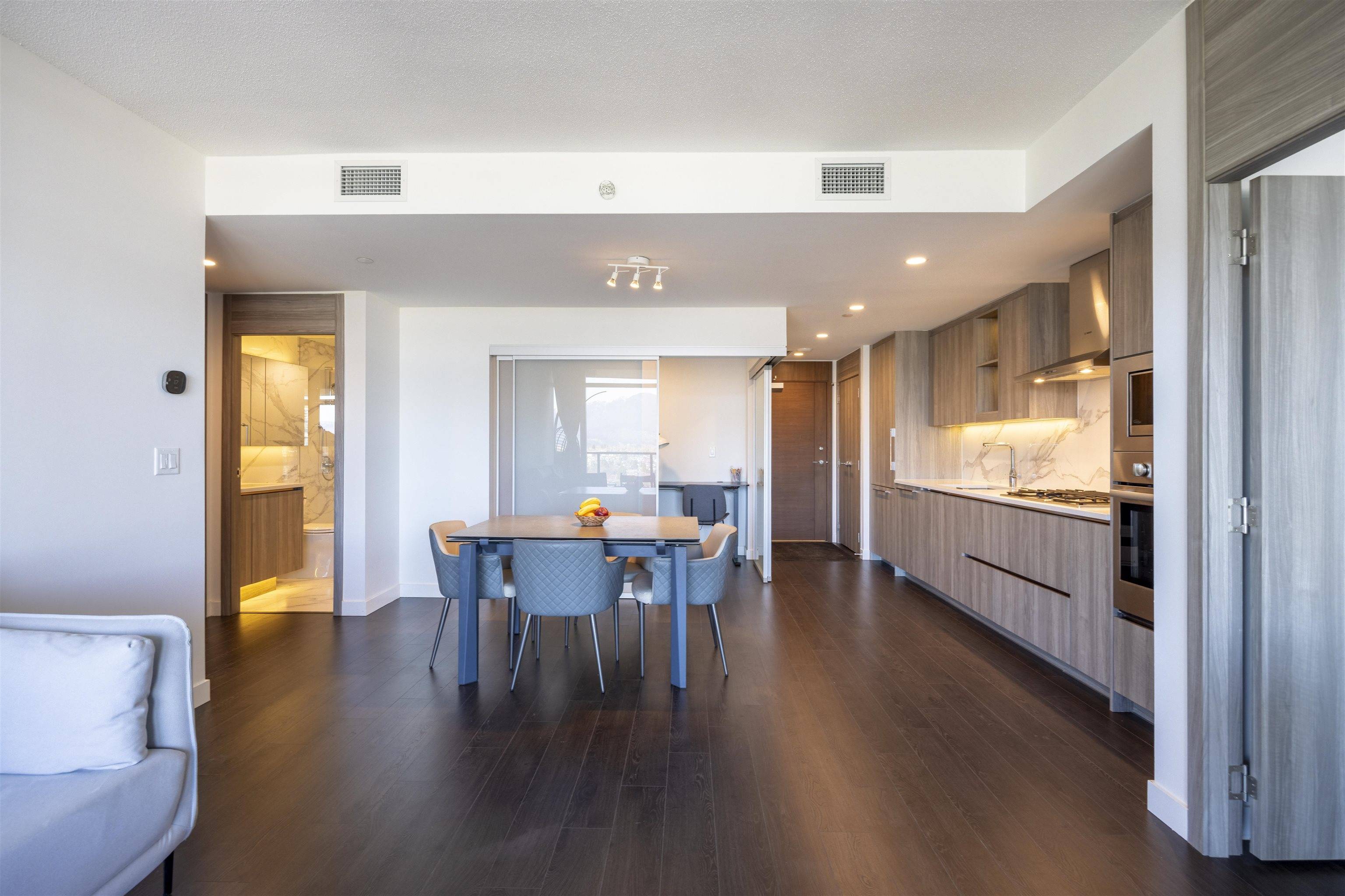 Burnaby, BC V5C 0N1,4880 Lougheed HWY #2603