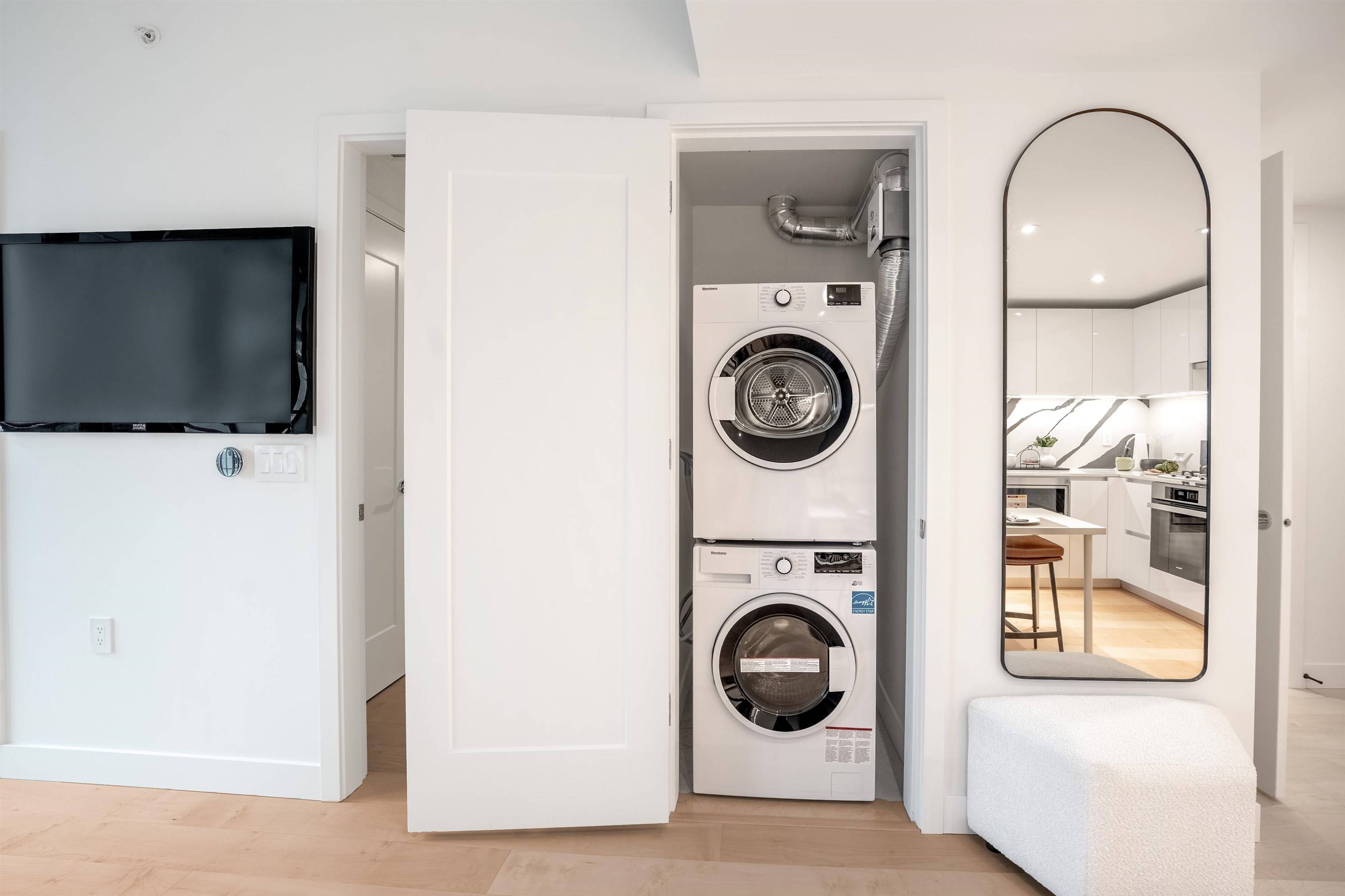 135 E 13th ST #514 North Vancouver, BC V7L 0J8