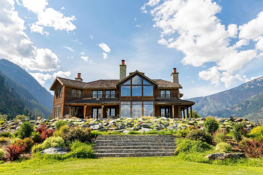 9115 Pemberton Meadows RD, Pemberton, BC V0N 2L2