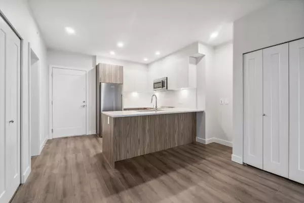 Burnaby, BC V5B 1R2,5535 Hastings ST #403