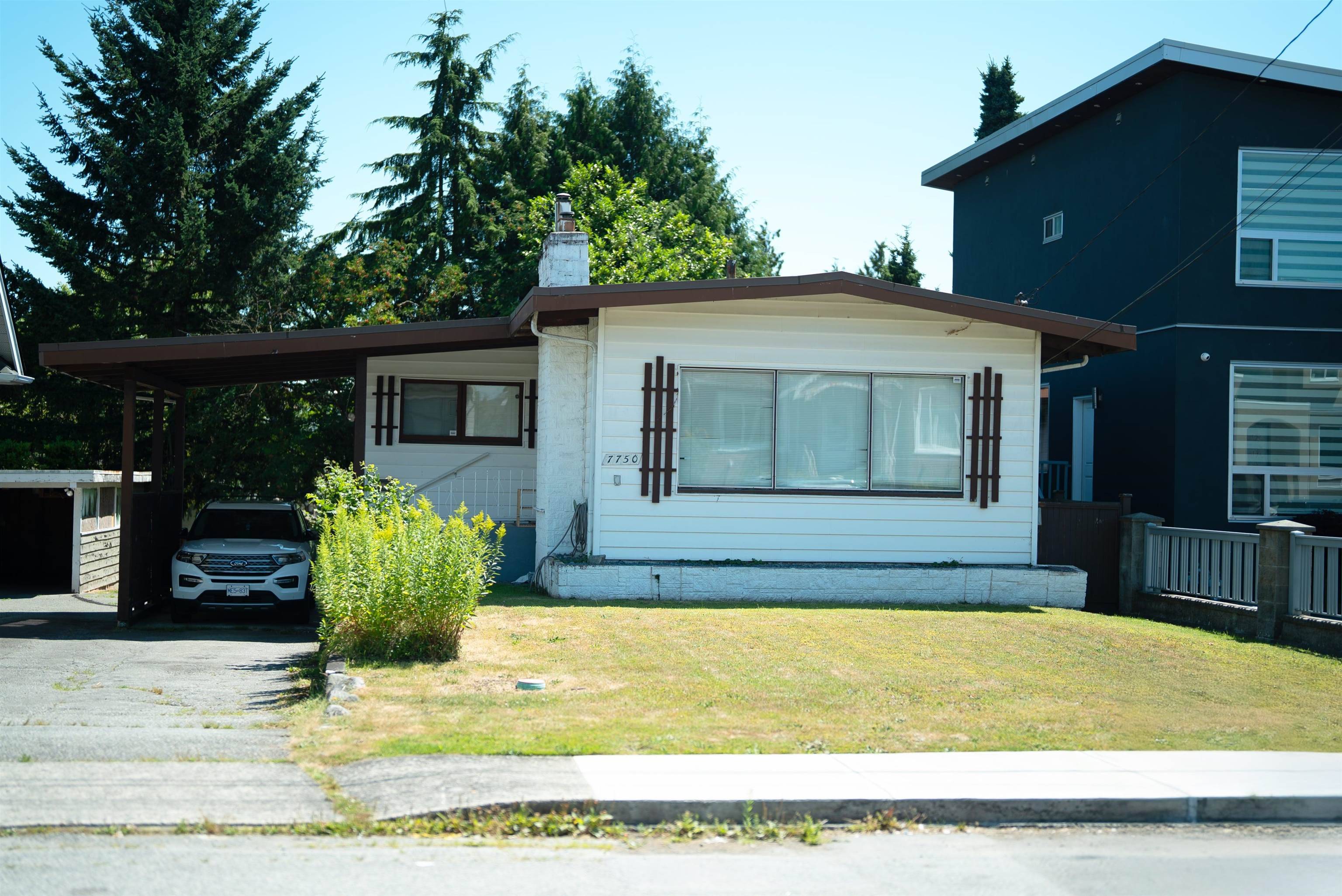 7750 15th AVE, Burnaby, BC V3N 1W5