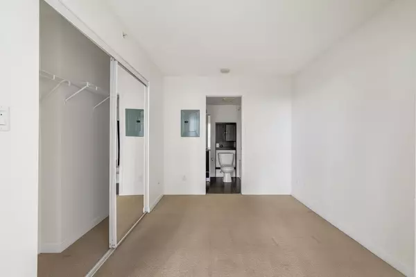 13688 100 AVE #3201 Surrey, BC V3T 0G5