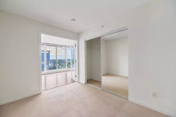 13688 100 AVE #3201 Surrey, BC V3T 0G5