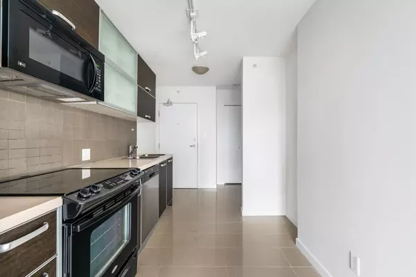 13688 100 AVE #3201 Surrey, BC V3T 0G5