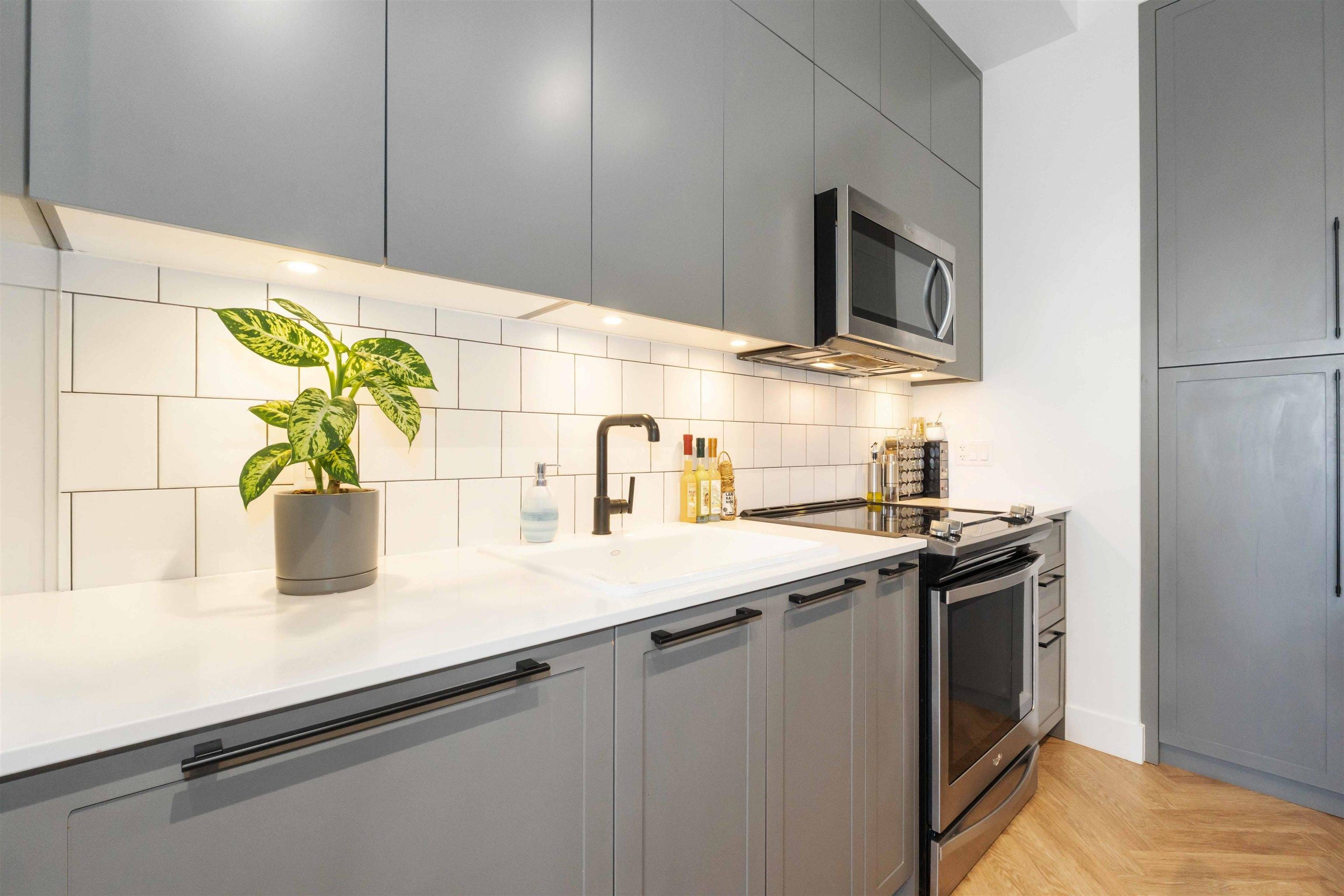 10168 149 ST #414 Surrey, BC V3R 0E9