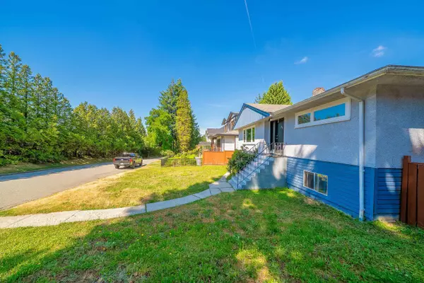 North Vancouver, BC V7N 2G2,432 W 25th ST
