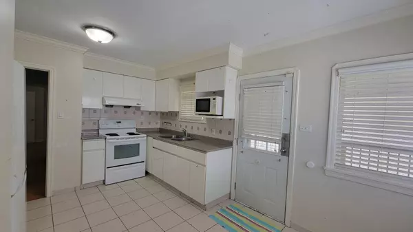 Burnaby, BC V5C 3H6,4661 Napier ST