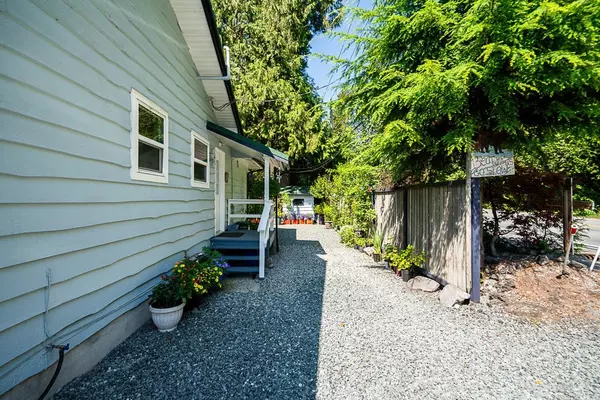 Maple Ridge, BC V4R 2R2,22592 132 AVE