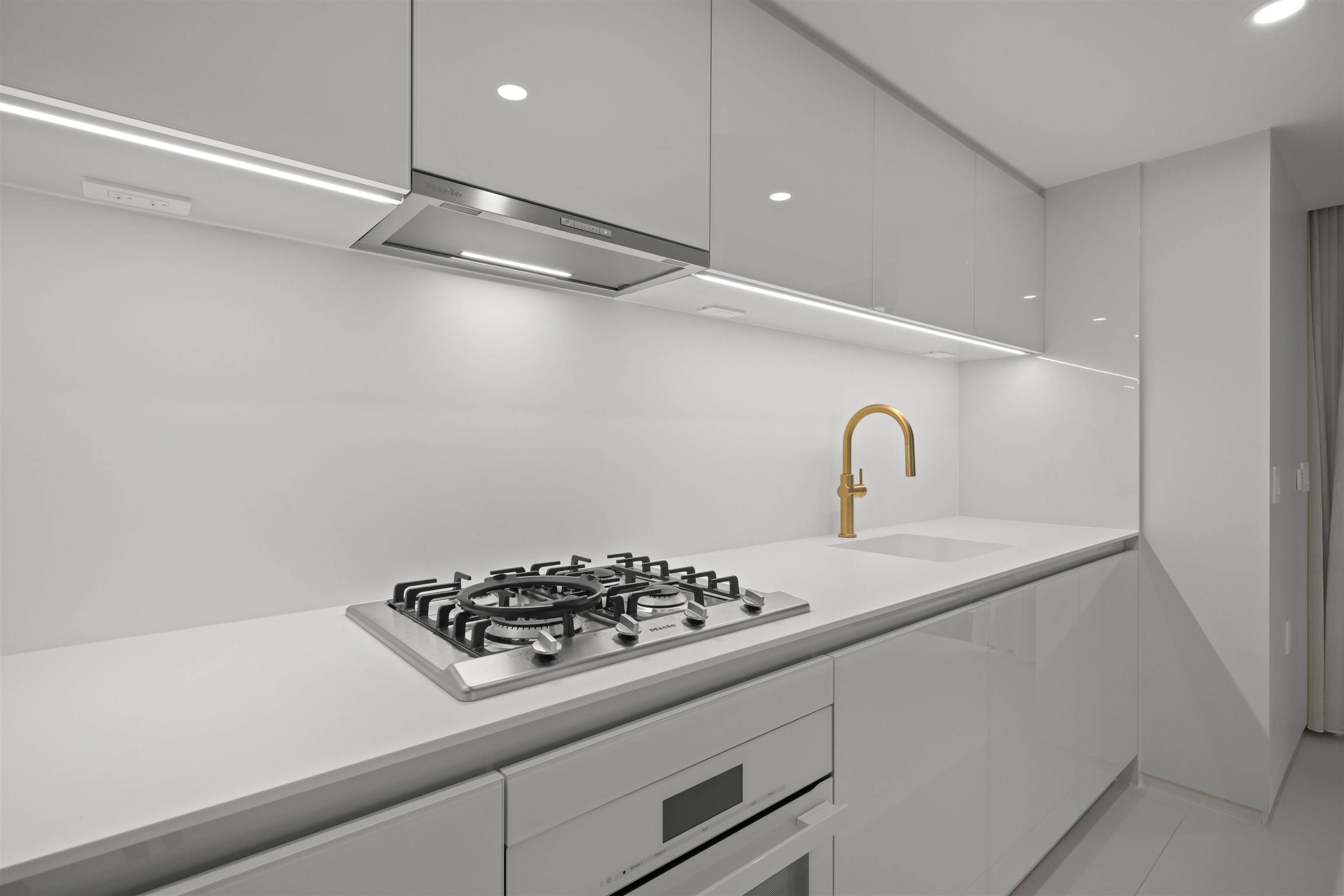 Vancouver, BC V6E 0E5,1033 Nelson ST #702