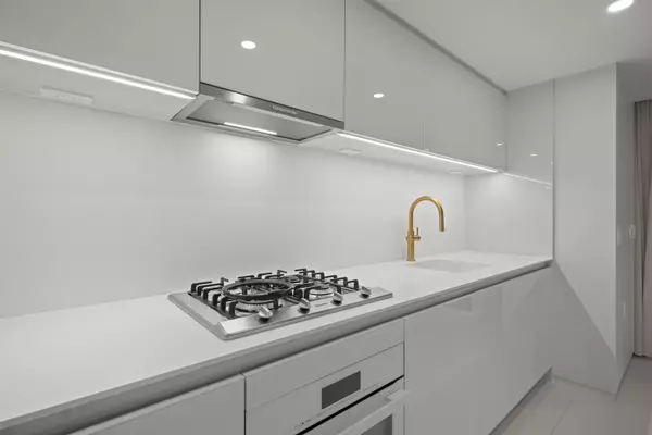 Vancouver, BC V6E 0E5,1033 Nelson ST #702