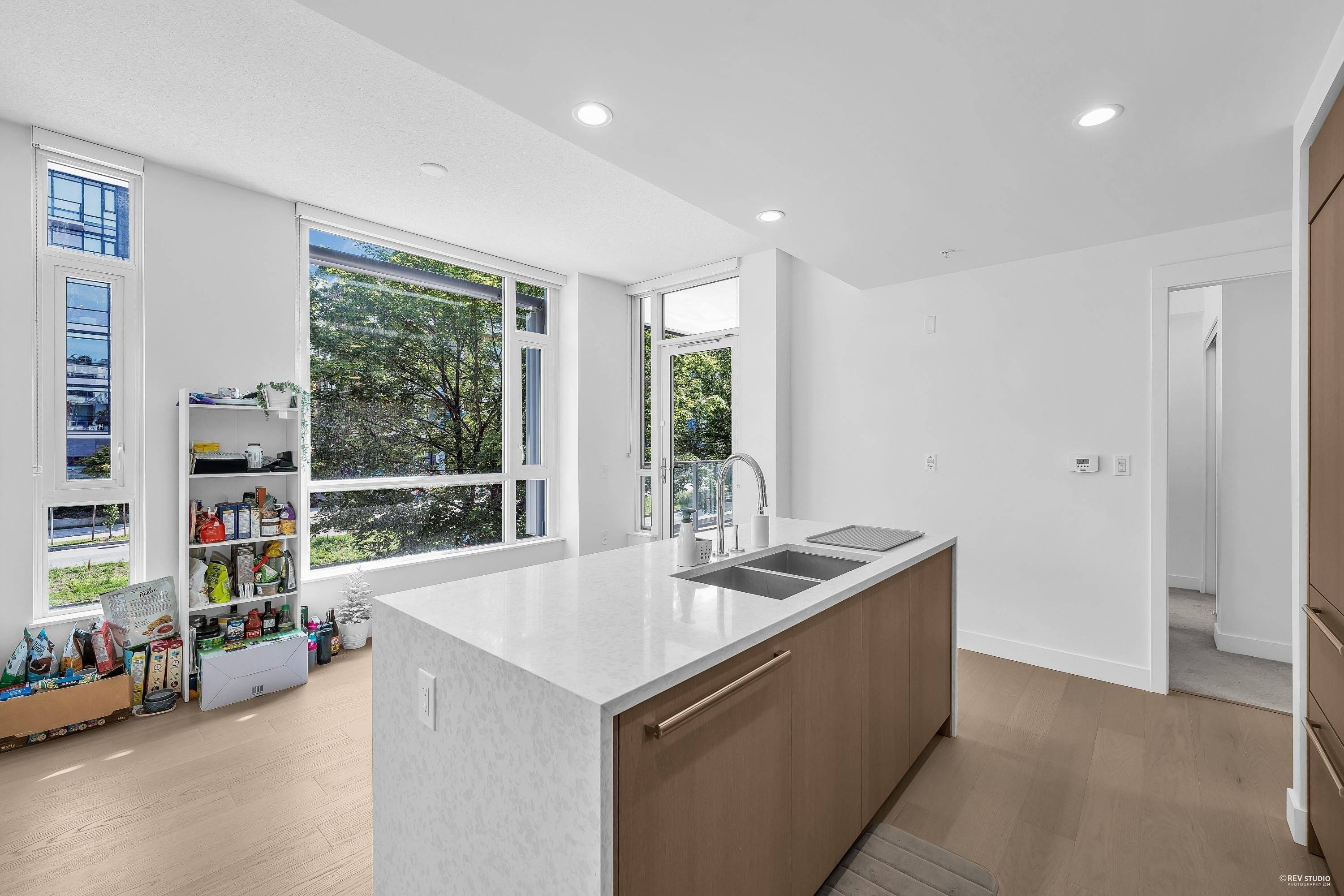 Vancouver, BC V5Y 2J3,469 W King Edward AVE #210