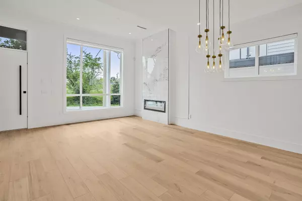 Surrey, BC V3R 2L8,13865 114 AVE