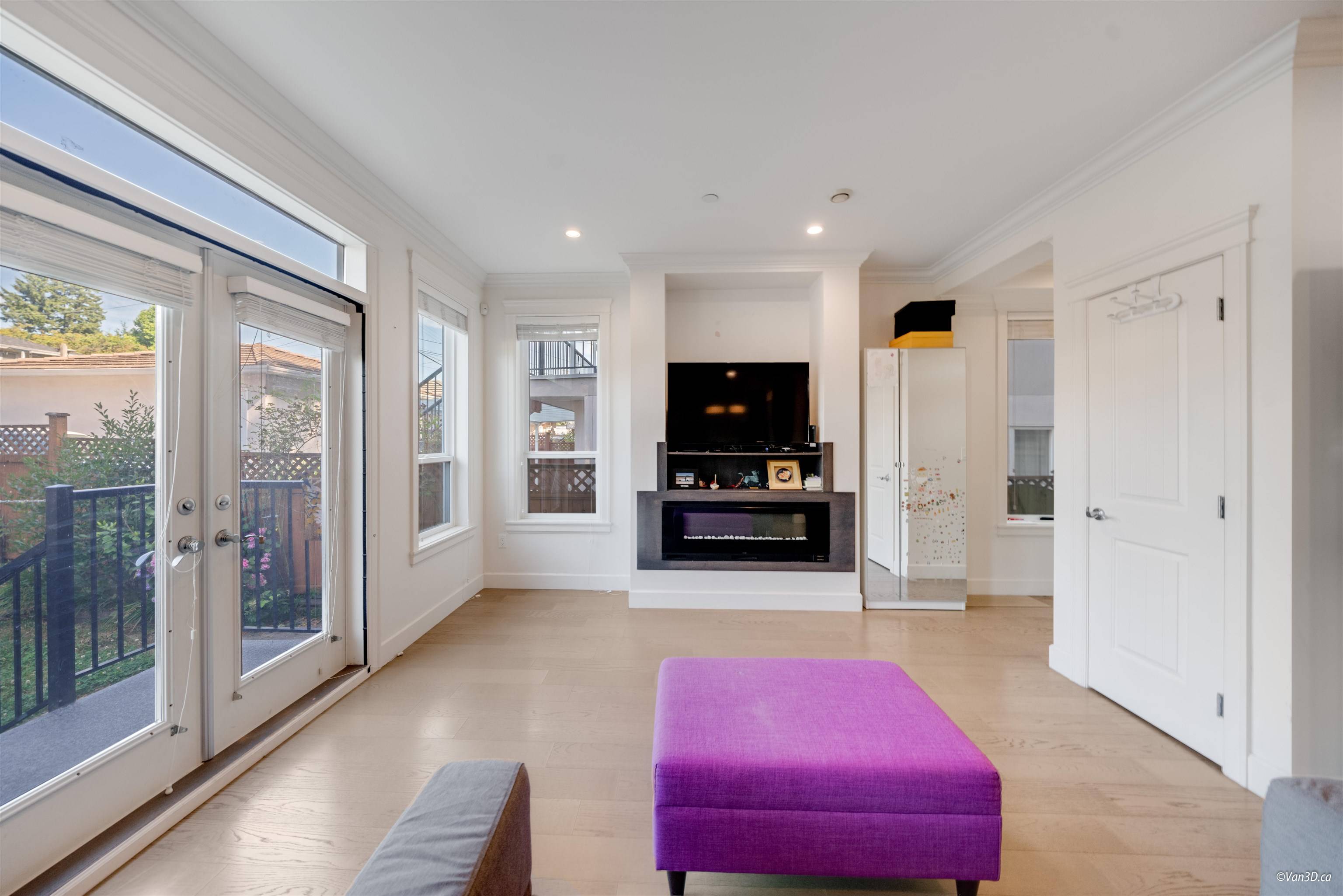 5319 Chambers ST Vancouver, BC V5R 3M2