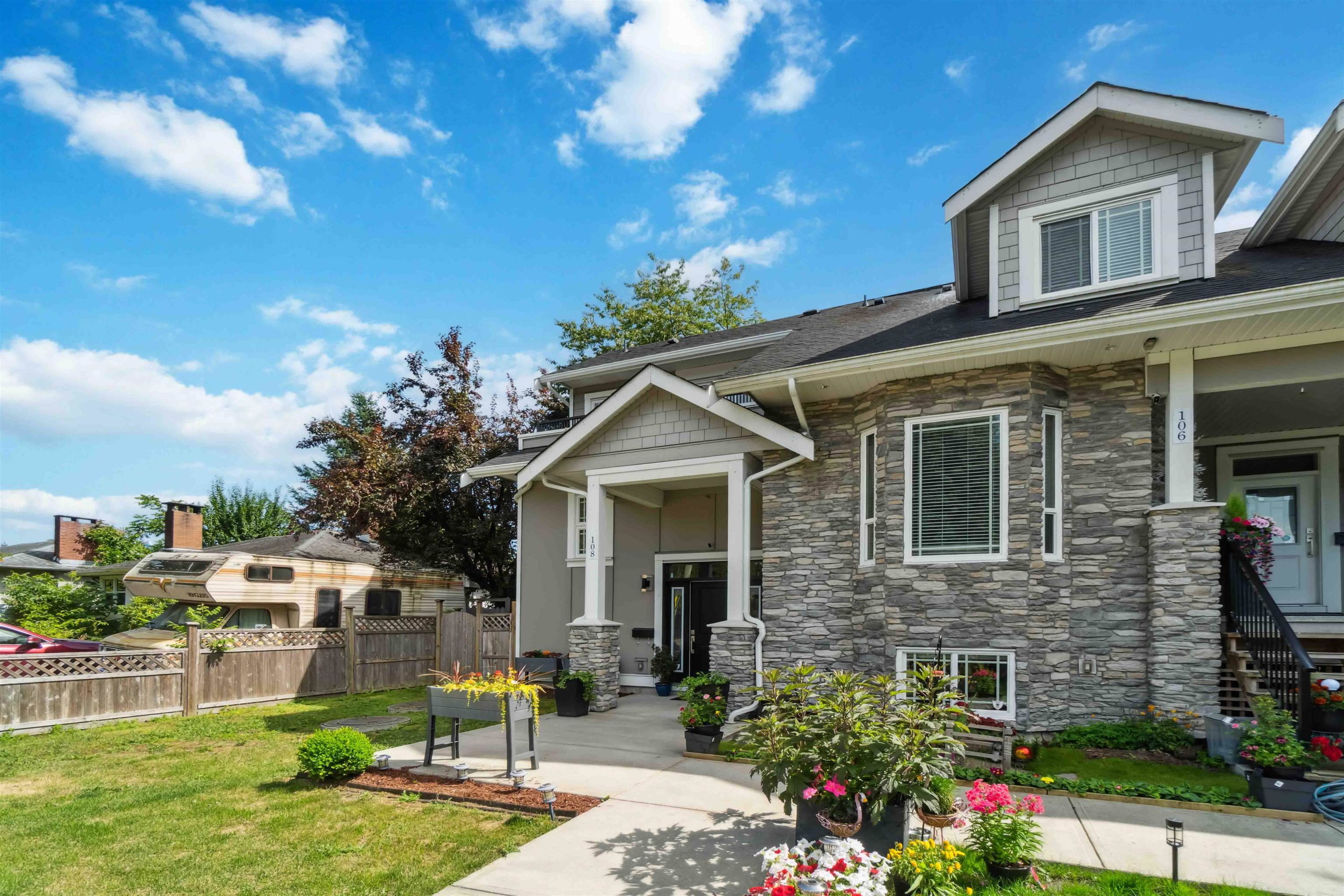 Maple Ridge, BC V2X 2Y4,22032 119 AVE #108