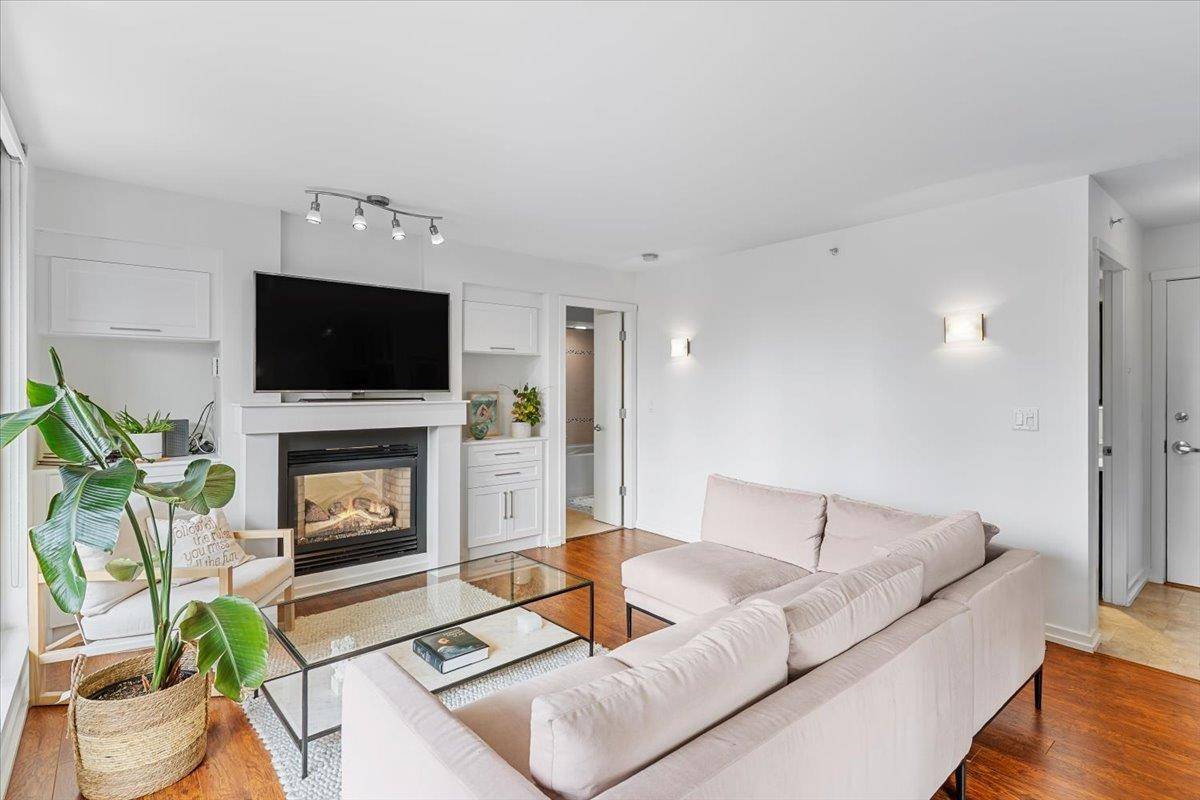 Vancouver, BC V6B 1A8,969 Richards ST #2402