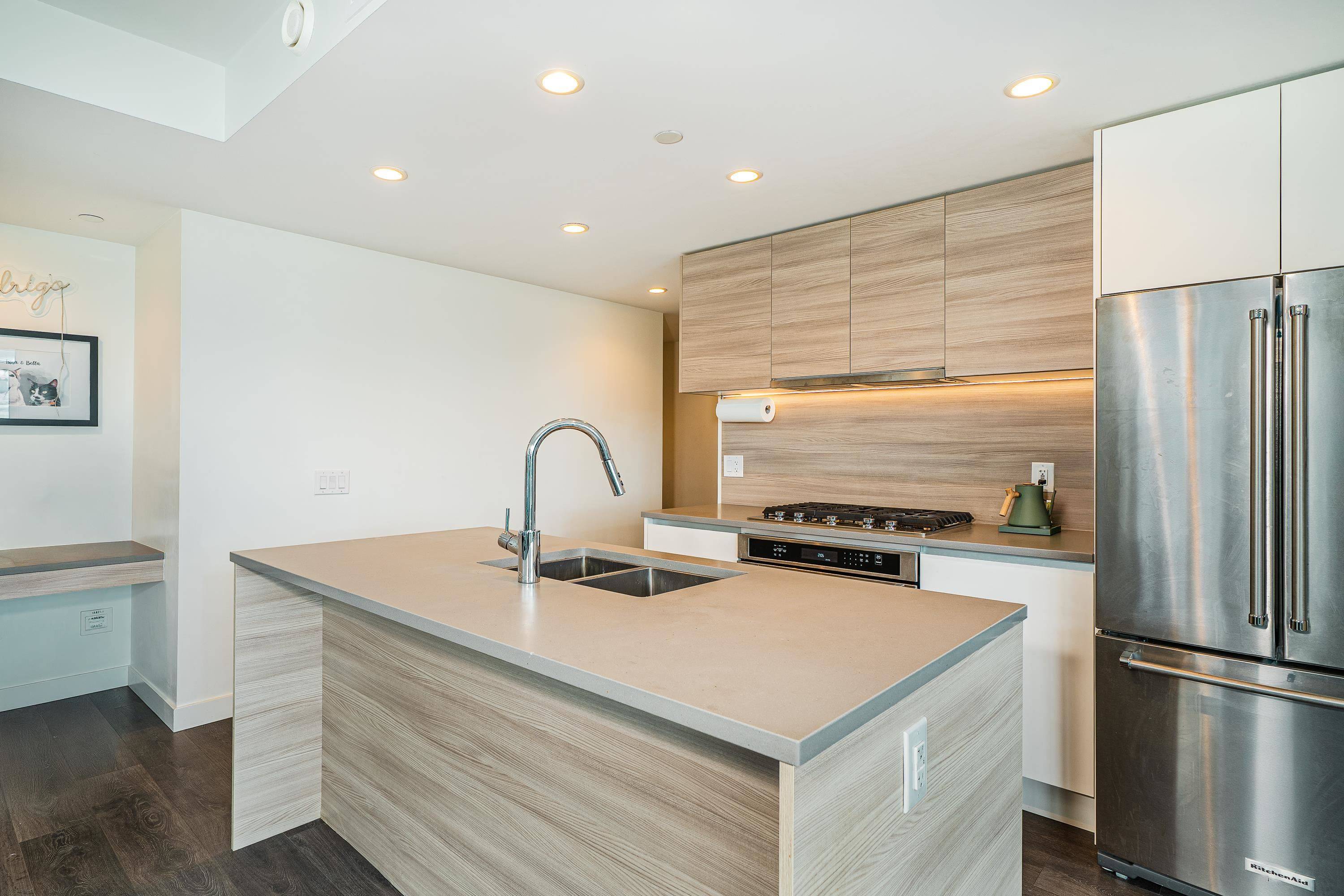 657 Whiting WAY #607 Coquitlam, BC V3J 0J6