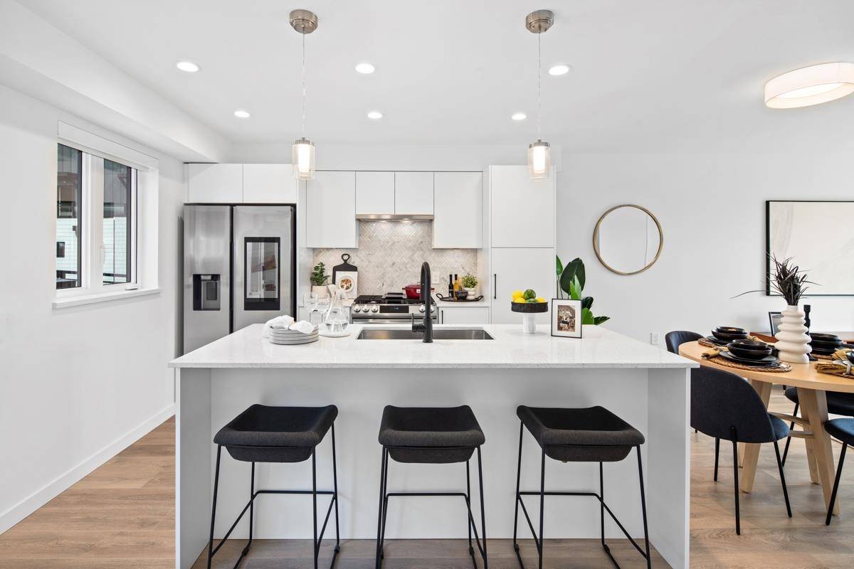 North Vancouver, BC V7L 1E1,555 E 2nd ST #357