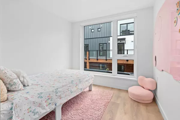 North Vancouver, BC V7L 1E1,555 E 2nd ST #357