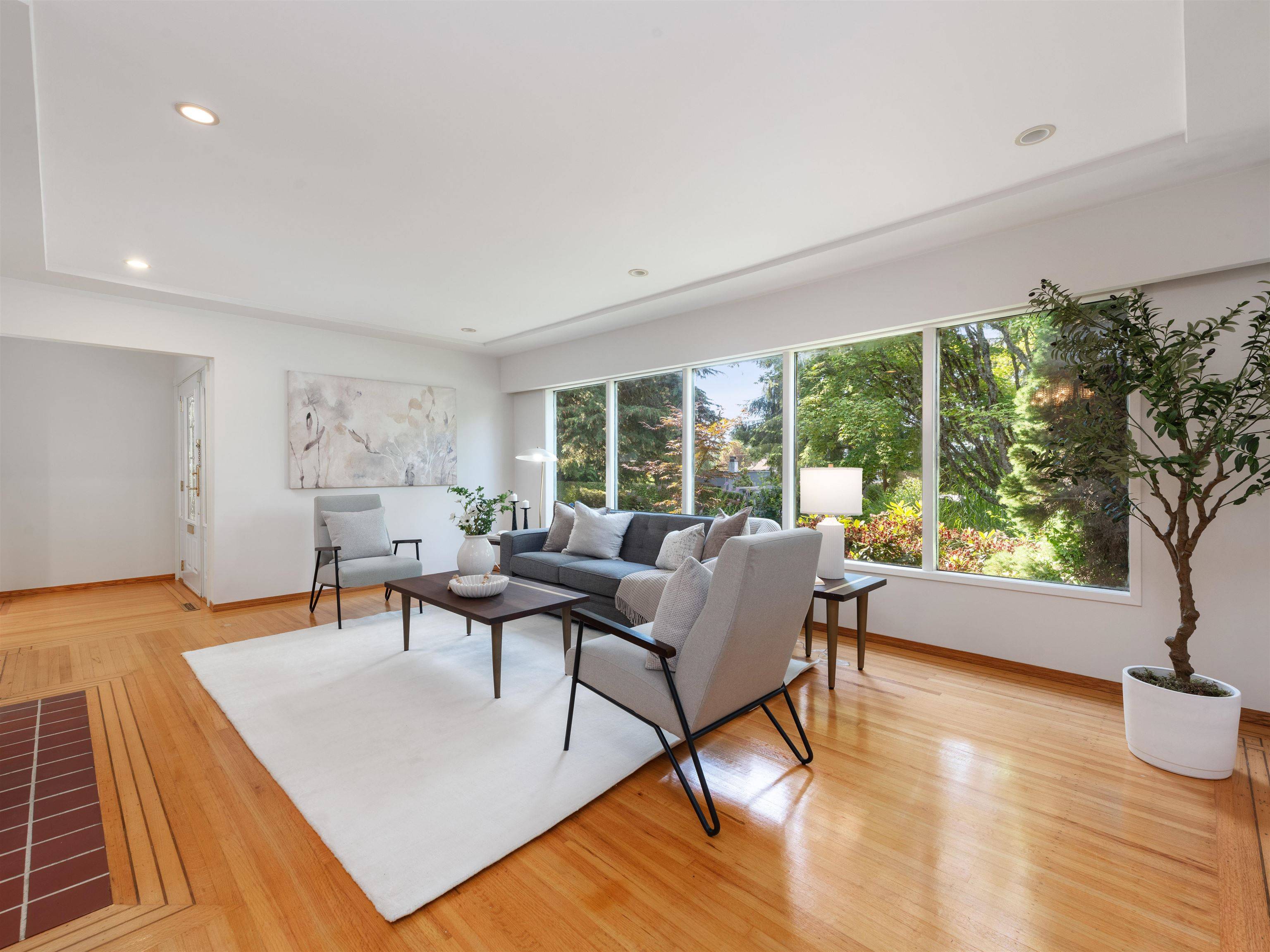 668 Westhyde PL, North Vancouver, BC V7N 2Y4