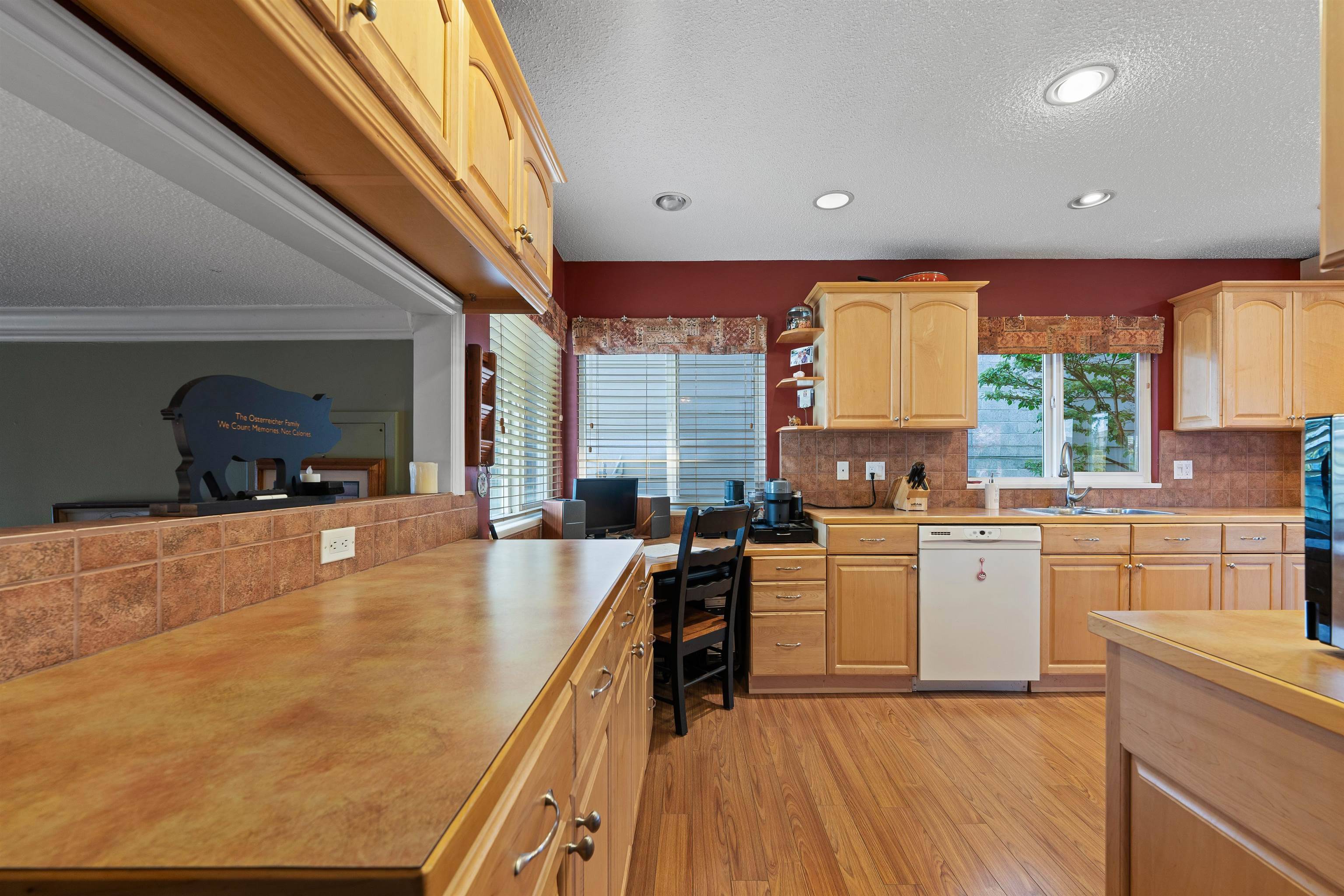 Ladner, BC V4K 3V2,4614 54 ST