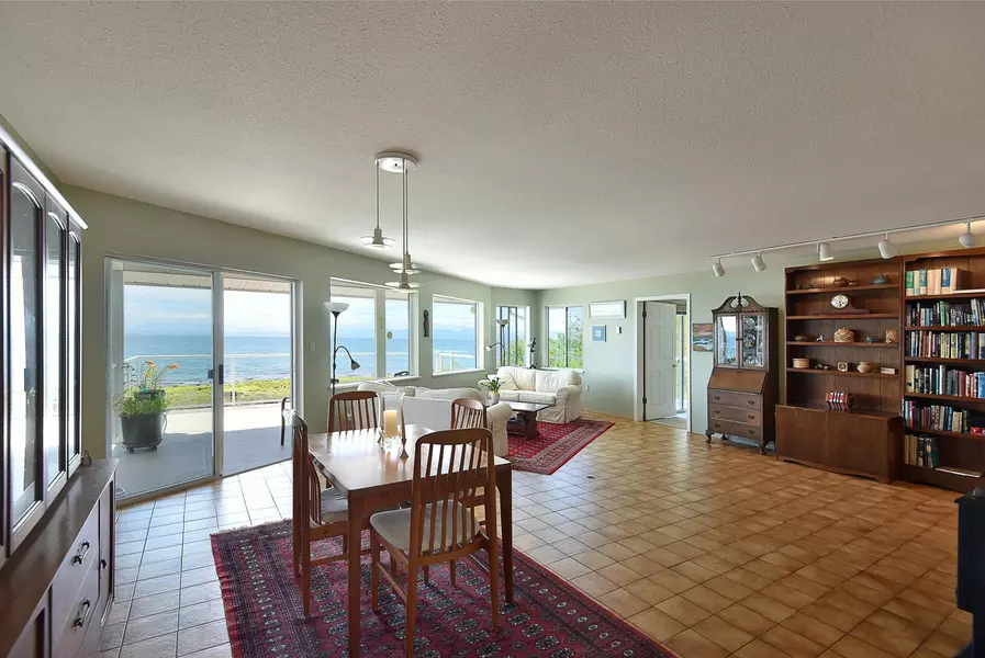 2757 Lower RD, Roberts Creek, BC V0N 2W4