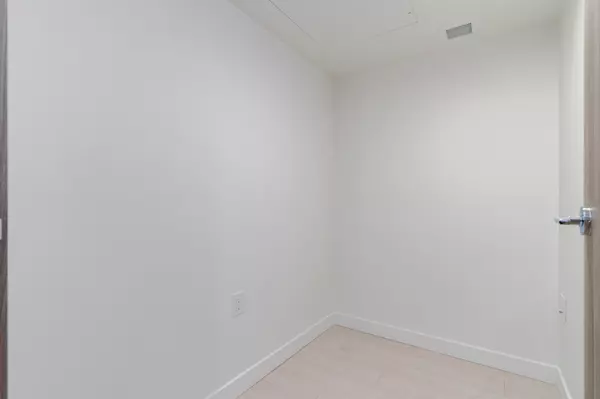 1768 Cook ST #603 Vancouver, BC V5Y 0N3