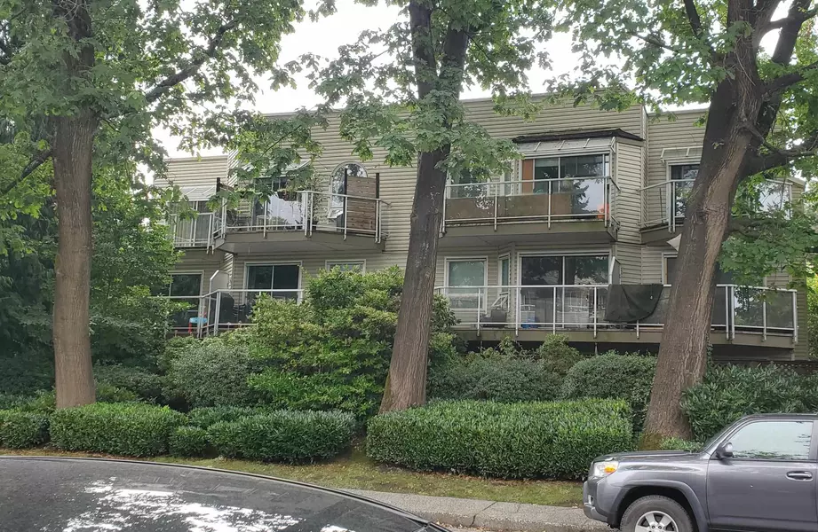 827 W 16 ST #302, North Vancouver, BC V7P 1R2