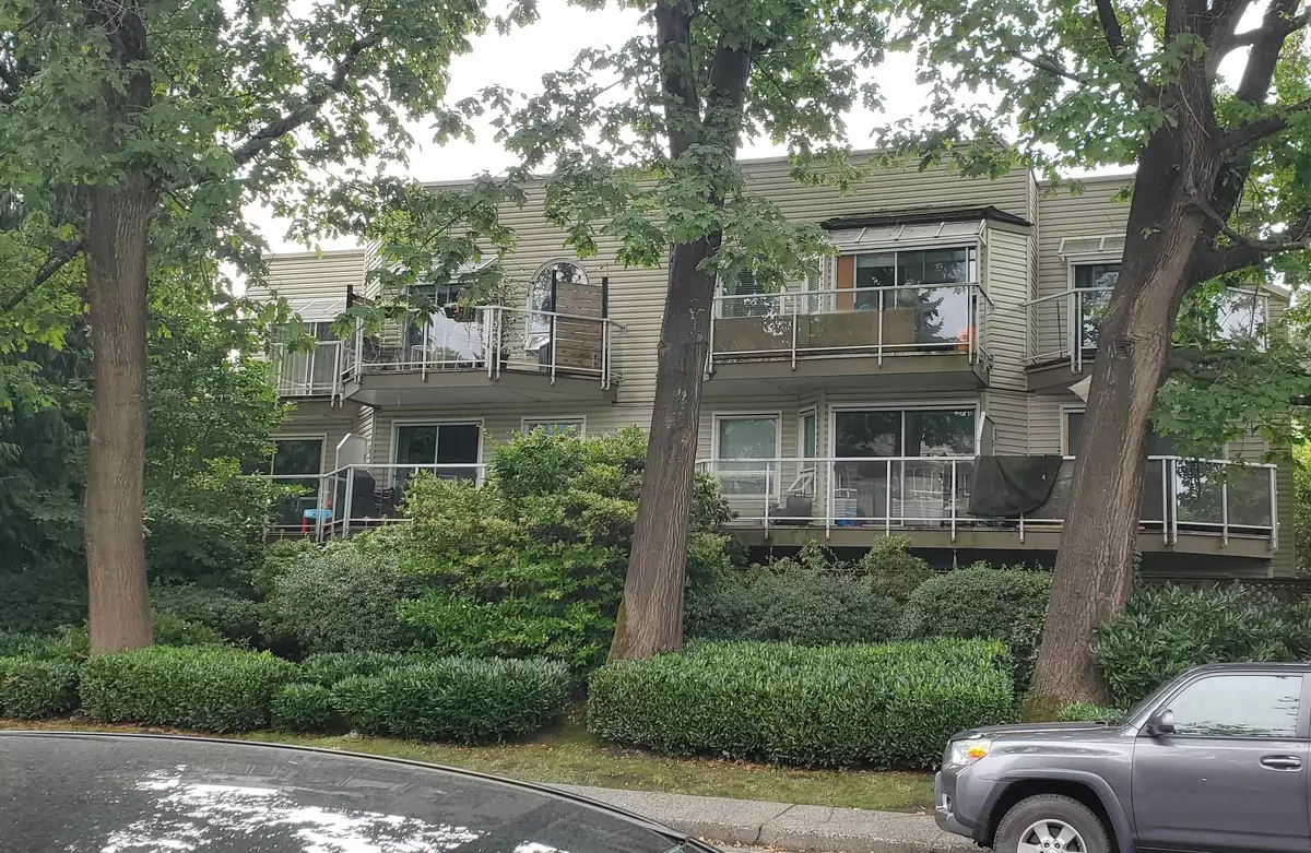 North Vancouver, BC V7P 1R2,827 W 16 ST #302