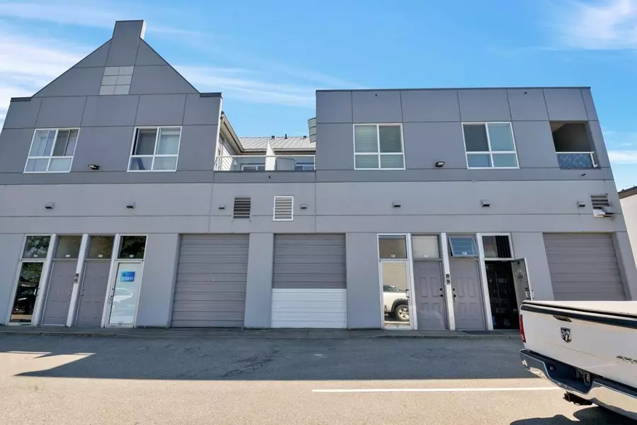 19897 56 AVE #201, Langley, BC V3A 3Y1