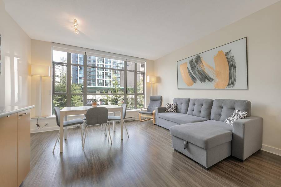 1249 Granville ST #307, Vancouver, BC V6Z 1M5