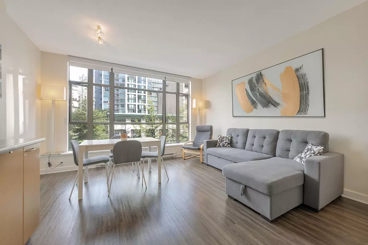 Vancouver, BC V6Z 1M5,1249 Granville ST #307