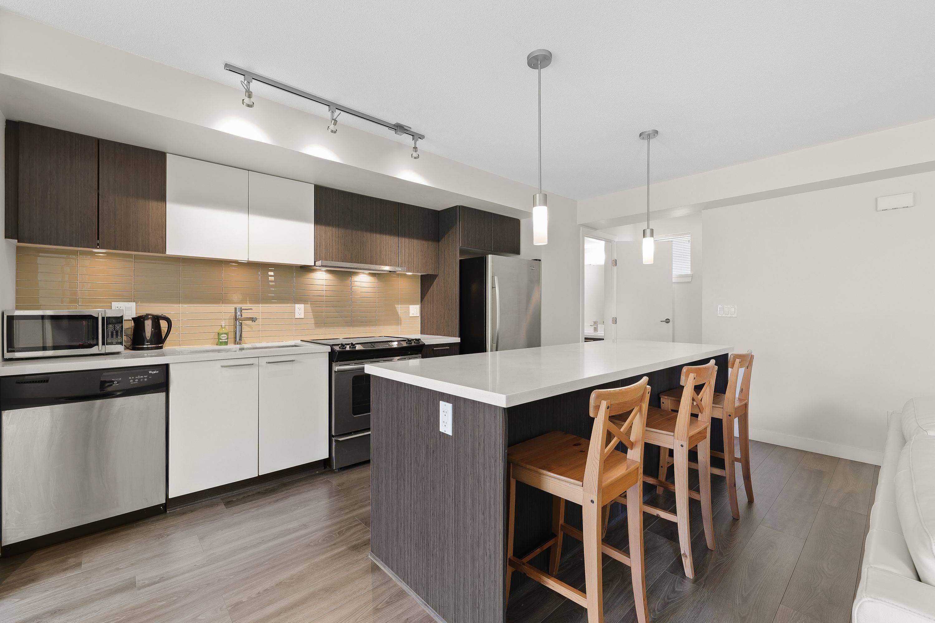 618 Langside AVE #311, Coquitlam, BC V3J 0B8