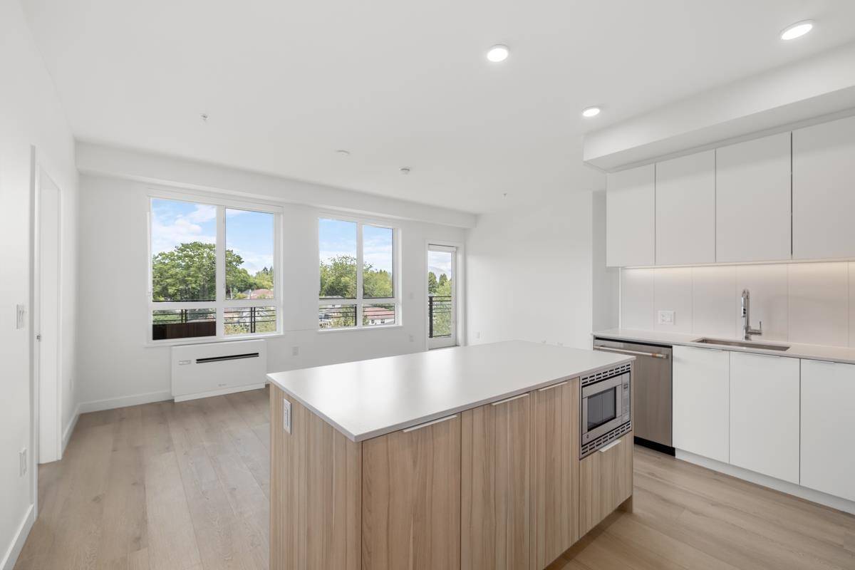 2450 Garden DR #605, Vancouver, BC V5N 0K1