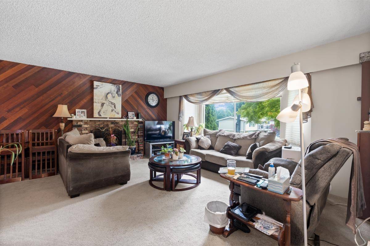 11829 218 ST Maple Ridge, BC V2X 7W1